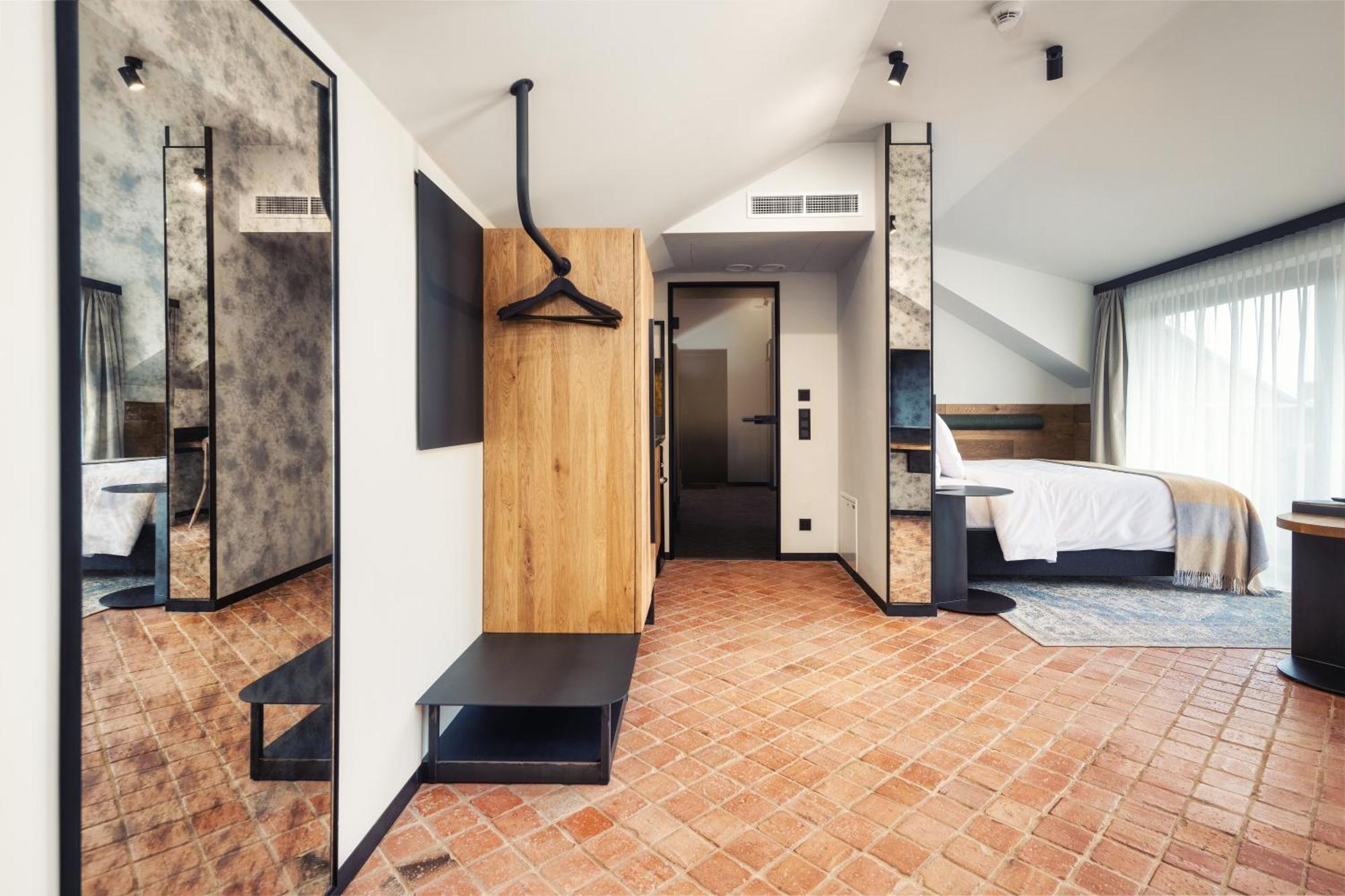 Nomadic Urban Premium Suites คราคูฟ ภายนอก รูปภาพ