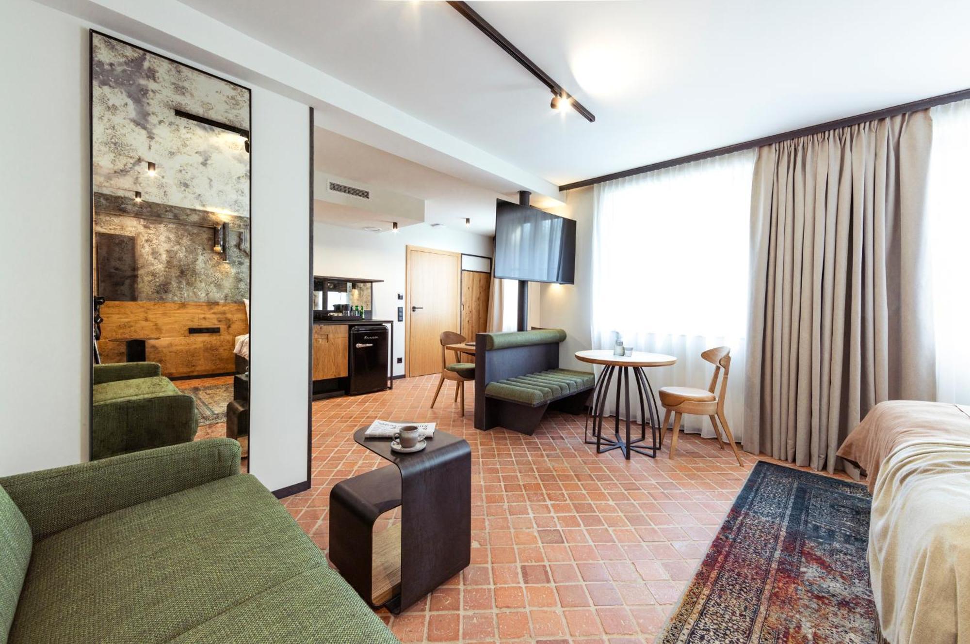 Nomadic Urban Premium Suites คราคูฟ ภายนอก รูปภาพ